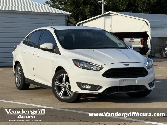 Used 2017 Ford Focus SE FWD image 1