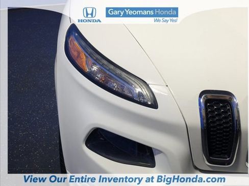 Used 2016 Jeep Cherokee Overland w/ Technology Group image 10