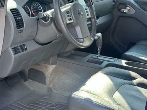 Used 2017 Nissan Frontier SL image 6