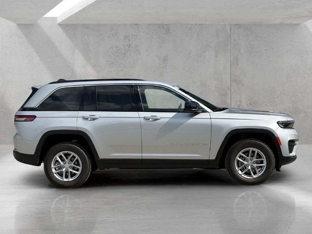 New 2026 Jeep Grand Cherokee Laredo X RWD image 4
