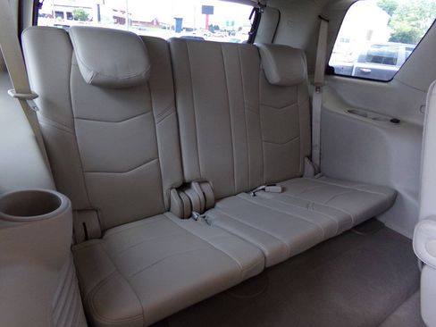 Used 2016 Cadillac Escalade Luxury AWD/4WD image 23