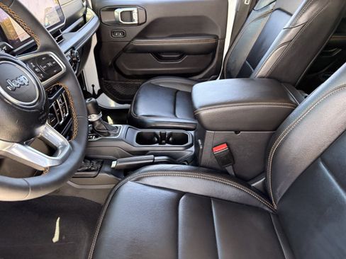 Used 2024 Jeep Wrangler Unlimited Sahara AWD/4WD image 17