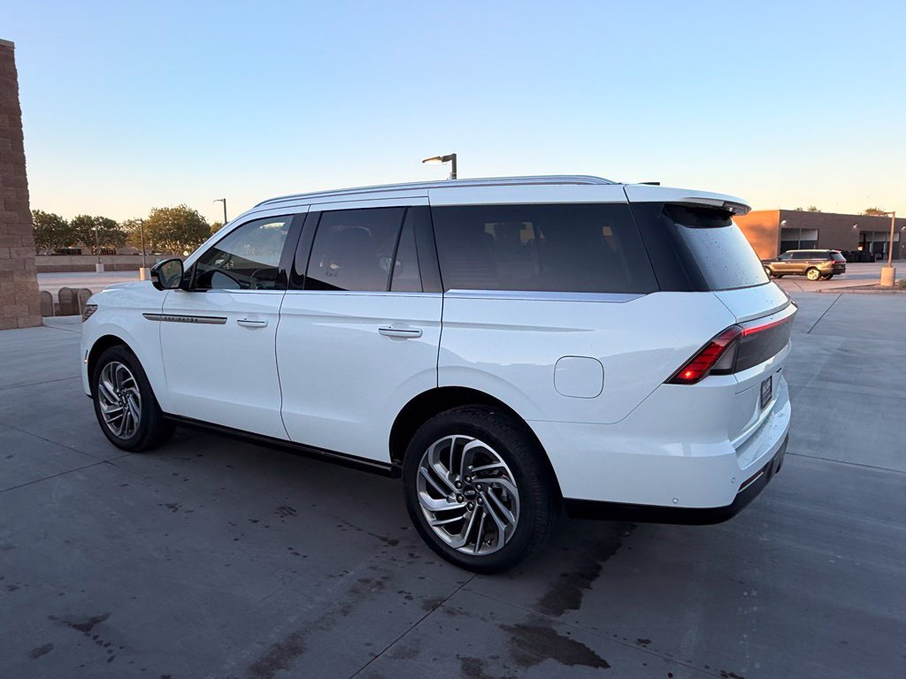 Used 2025 Lincoln Navigator Reserve AWD/4WD image 10