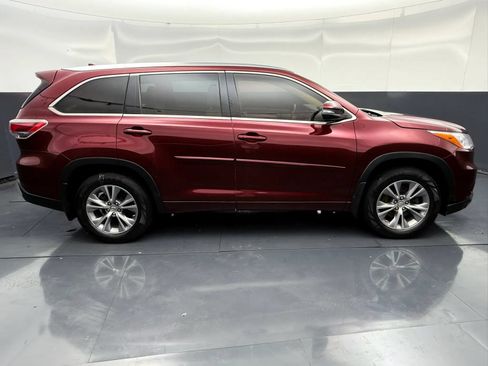 Used 2015 Toyota Highlander XLE AWD/4WD image 8