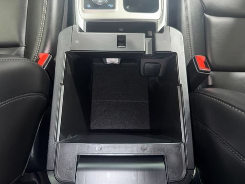Used 2024 Ford Explorer XLT AWD/4WD image 29