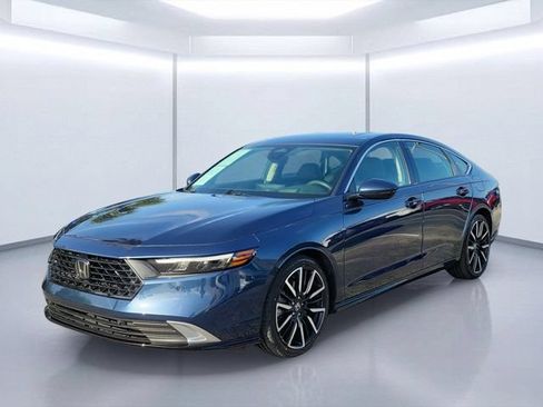 Used 2023 Honda Accord Touring image 2