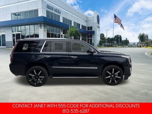 Used 2020 Cadillac Escalade Luxury image 3