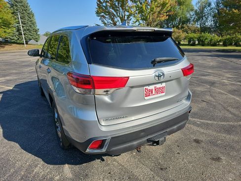 Used 2018 Toyota Highlander Limited Platinum AWD/4WD image 3