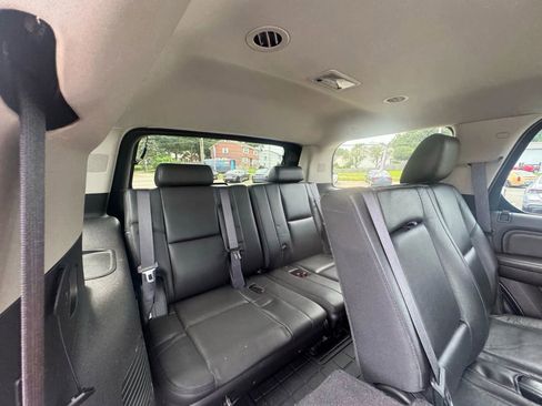 Used 2014 Cadillac Escalade Luxury image 14