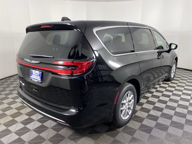 New 2026 Chrysler Pacifica Select FWD image 7