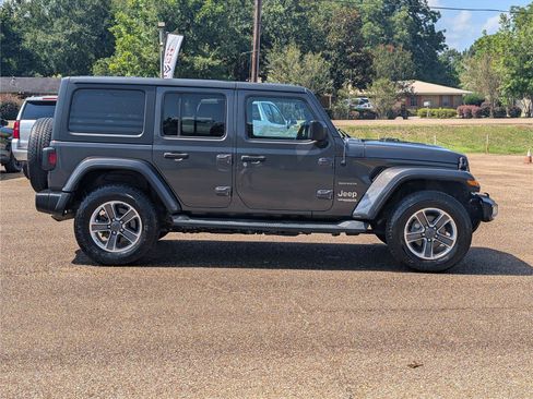 Used 2020 Jeep Wrangler Unlimited Sahara AWD/4WD image 8