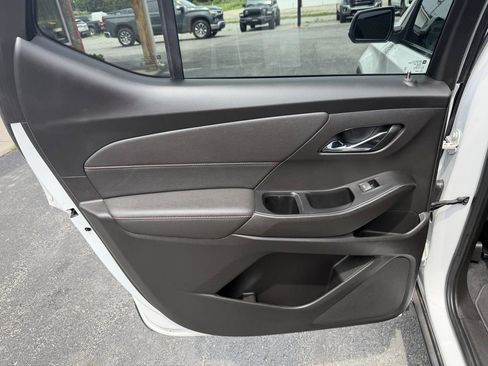Used 2023 Chevrolet Traverse RS FWD image 17