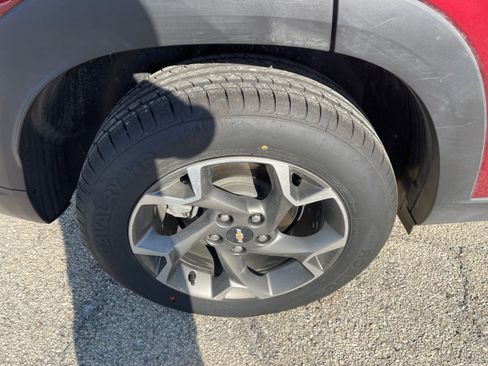 Used 2025 Chevrolet Trax LT w/ LT Convenience Package image 29