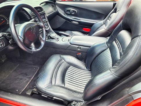 Used 2004 Chevrolet Corvette Convertible w/ Preferred Equipment Group RWD image 19