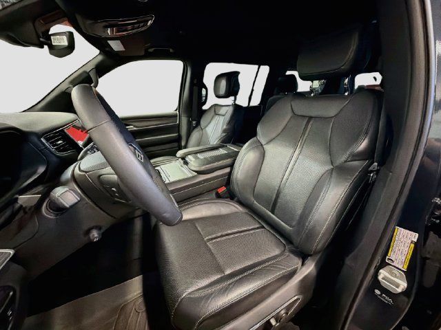 Used 2024 Jeep Wagoneer Series III w/ Flexible Seating Group AWD/4WD image 10