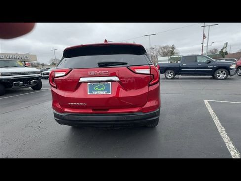 Used 2023 GMC Terrain SLE w/ Driver Convenience Package image 7