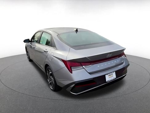 Used 2025 Hyundai Elantra Limited image 11