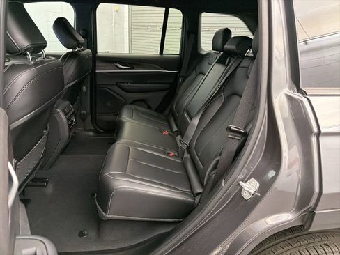 New 2025 Jeep Grand Cherokee Limited w/ Black Appearance Package image 17