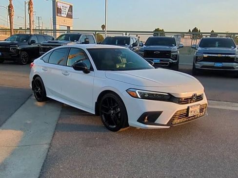 Used 2024 Honda Civic Sport image 2