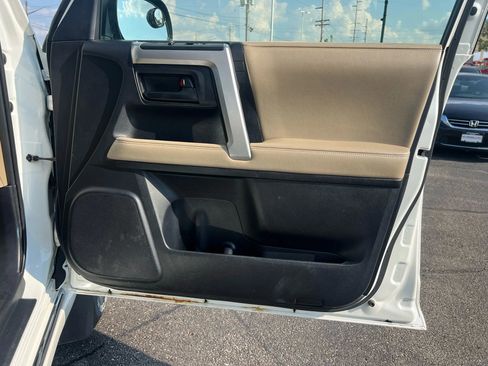 Used 2013 Toyota 4Runner SR5 image 27