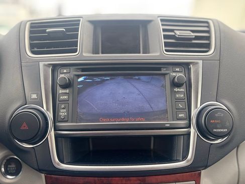 Used 2013 Toyota Highlander Limited image 26