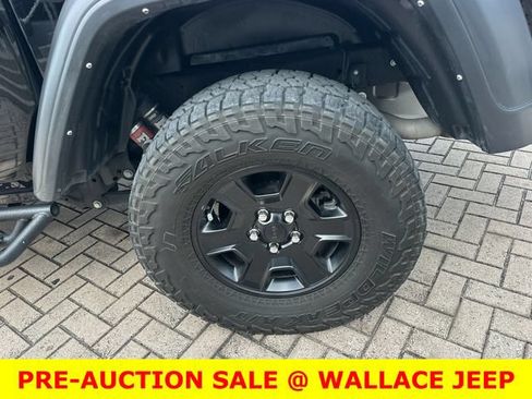 Used 2023 Jeep Gladiator Mojave AWD/4WD image 10