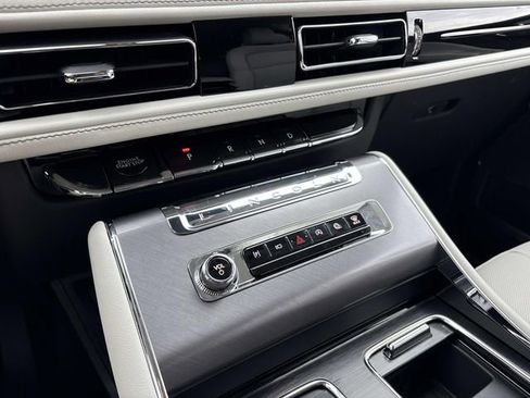 New 2026 Lincoln Aviator AWD image 30