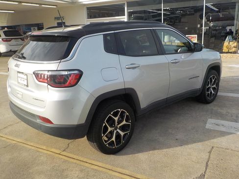 Used 2025 Jeep Compass Limited AWD/4WD image 11