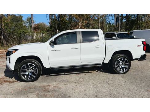 Used 2024 Chevrolet Colorado Z71 w/ Z71 Convenience Package 2 image 5