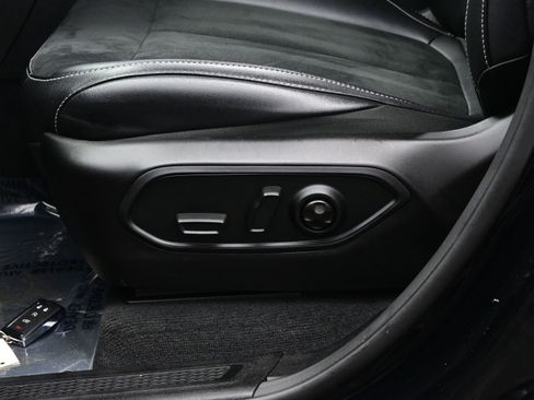 Used 2025 Jeep Grand Cherokee Altitude image 11