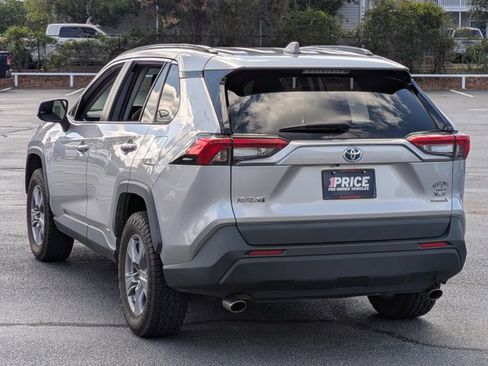 Used 2022 Toyota RAV4 XLE AWD/4WD image 7