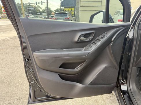 Used 2018 Chevrolet Trax LS w/ LPO, Cargo Package FWD image 11