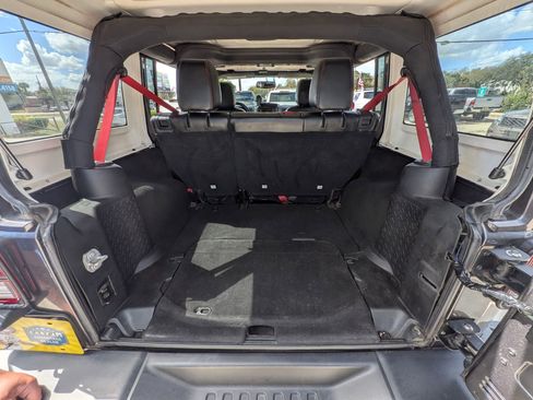 Used 2017 Jeep Wrangler Unlimited Rubicon image 13