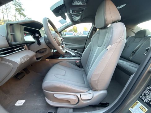 New 2026 Hyundai Elantra SE image 13