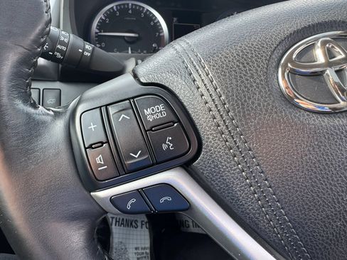 Used 2017 Toyota Highlander Limited AWD/4WD image 10