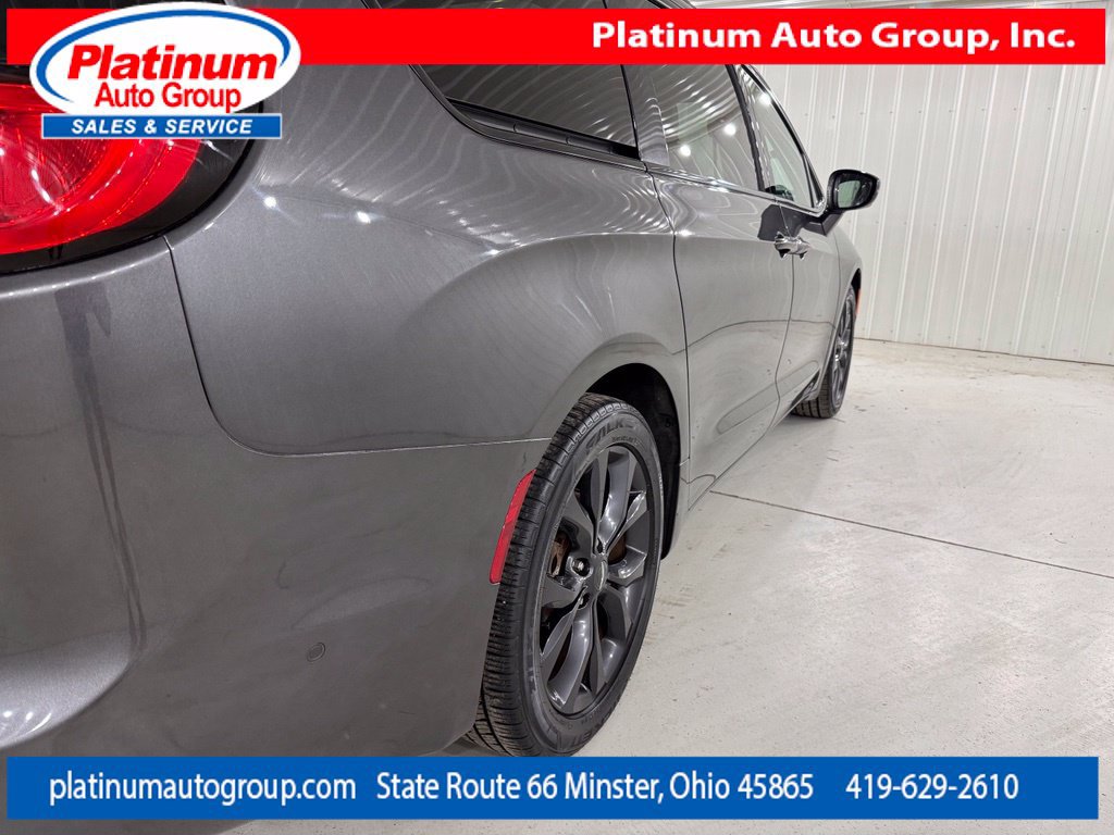 Used 2019 Chrysler Pacifica Limited w/ Advanced Safetytec Group FWD image 50