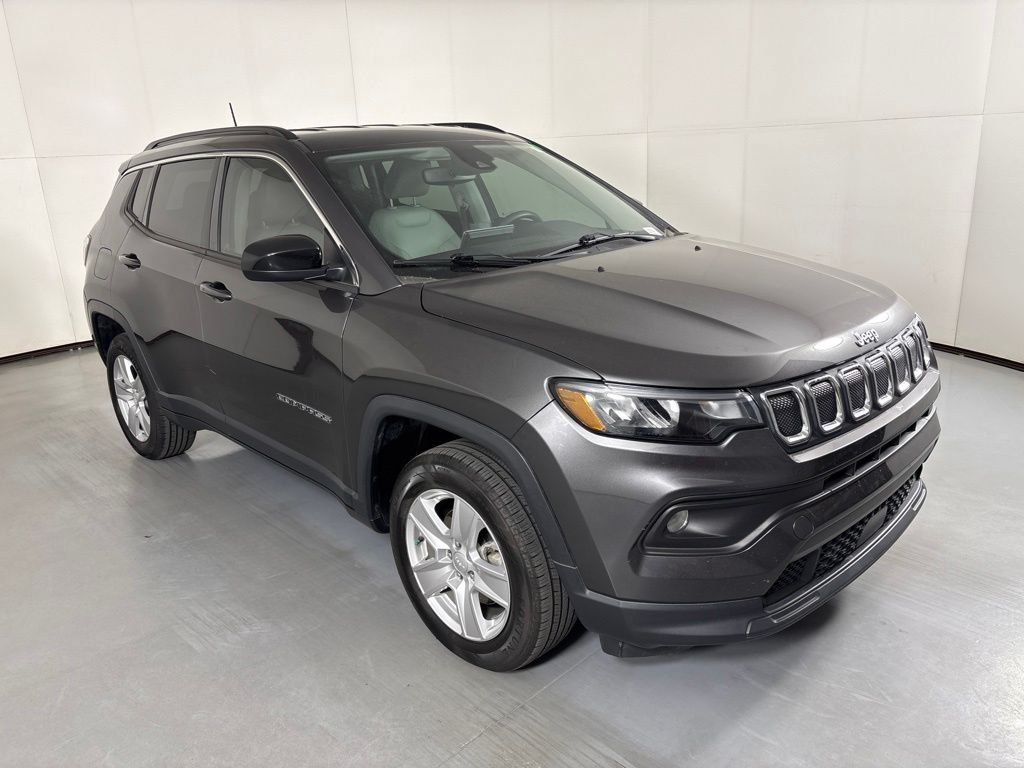 Used 2022 Jeep Compass Latitude AWD/4WD image 2