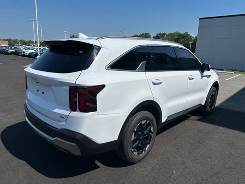 Certified 2025 Kia Sorento S AWD/4WD image 3
