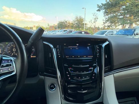 Used 2015 Cadillac Escalade Premium AWD/4WD image 31
