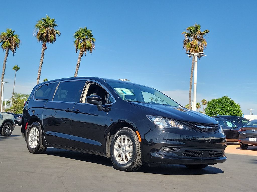 Used 2024 Chrysler Voyager LX FWD image 34