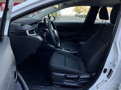 Used 2025 Toyota Corolla LE image 10