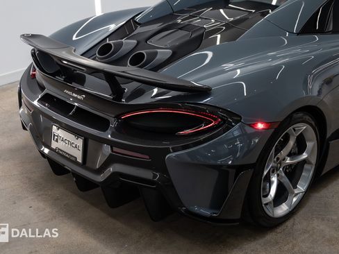Used 2020 McLaren 600LT Spider RWD image 17