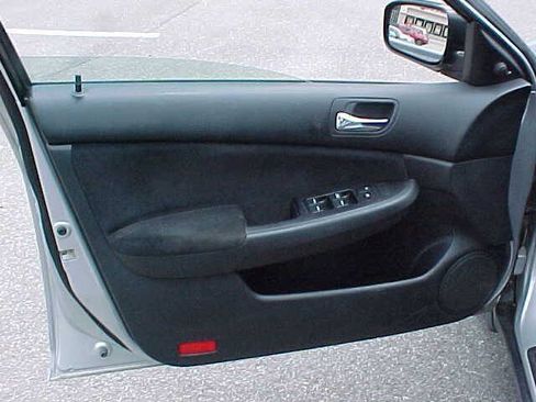 Used 2006 Honda Accord VP image 24