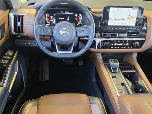 Used 2023 Nissan Pathfinder Platinum FWD image 14