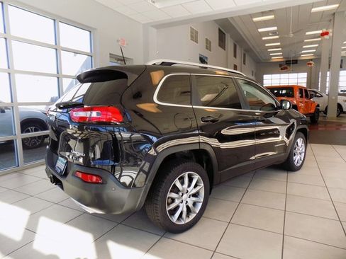 Certified 2018 Jeep Cherokee Limited w/ Technology Group image 7