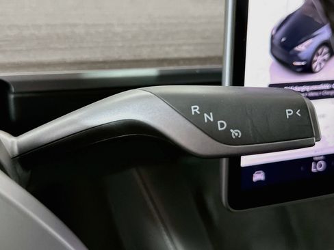 Used 2024 Tesla Model Y Long Range AWD/4WD image 24