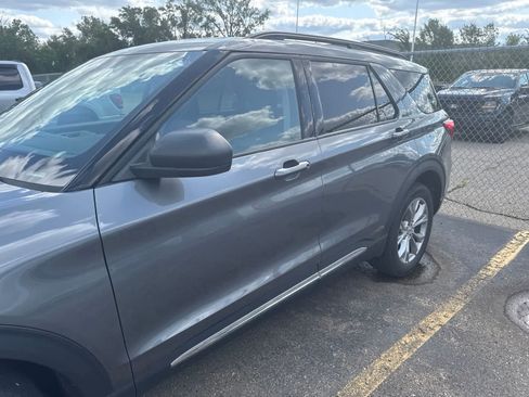Used 2023 Ford Explorer XLT w/ Equipment Group 202A AWD/4WD image 16