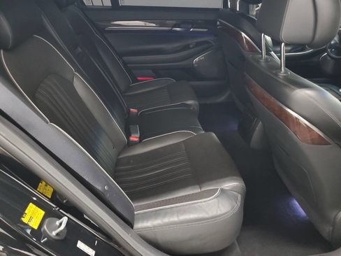 Used 2017 Genesis G90 3.3T Premium image 17