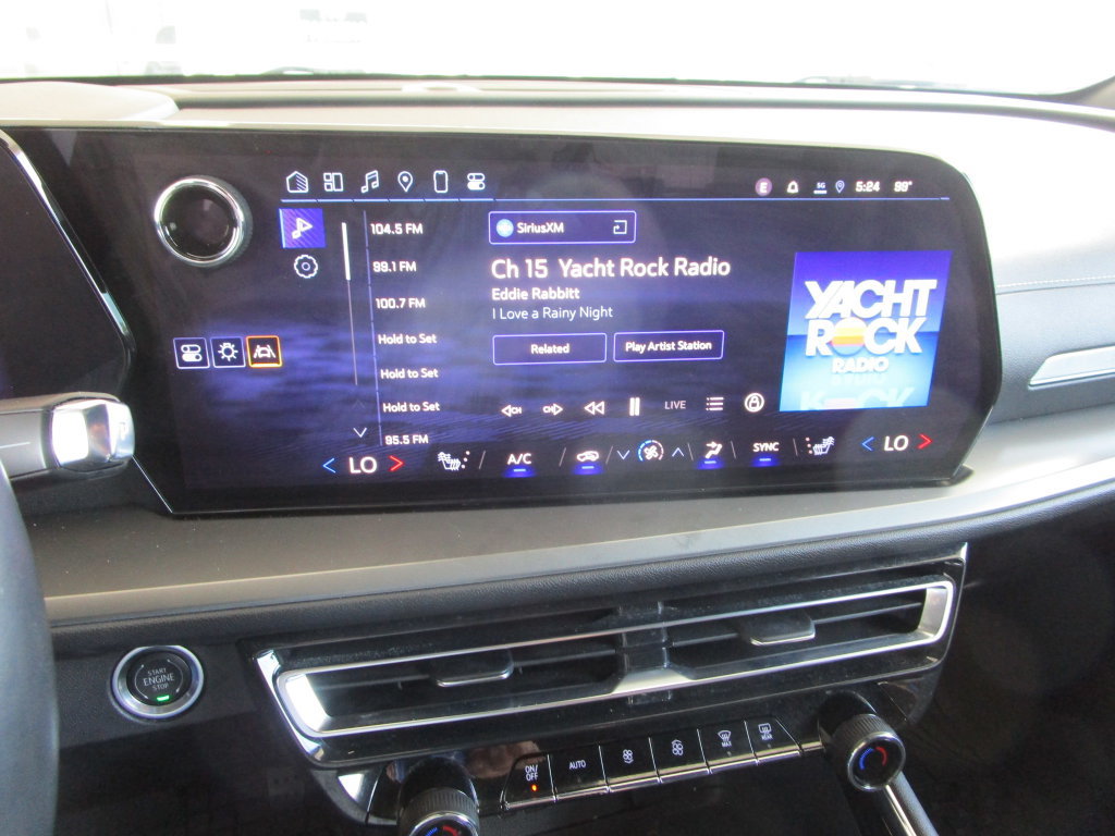 Used 2025 Chevrolet Traverse LT FWD image 30