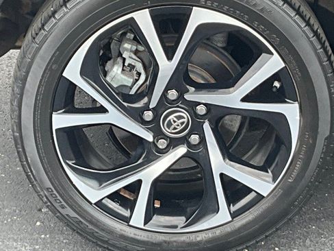 Used 2018 Toyota C-HR XLE FWD image 8